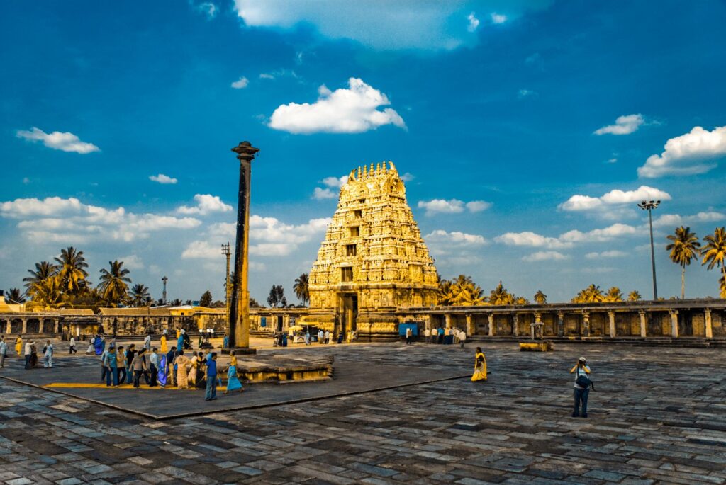 What are some mind-blowing facts about Indian temples?